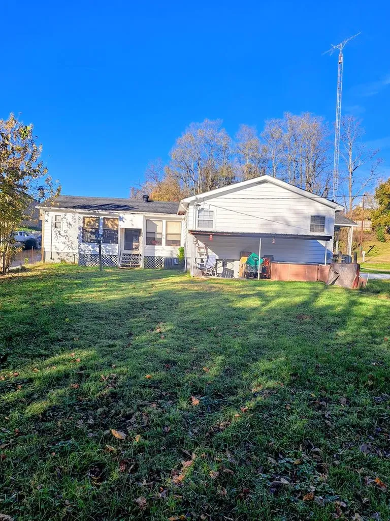 1008 Honeysuckle Lane Byrdstown TN 38549