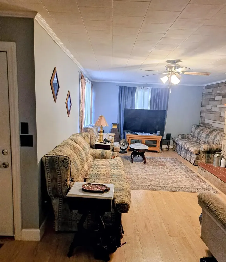 1008 Honeysuckle Lane Byrdstown TN 38549