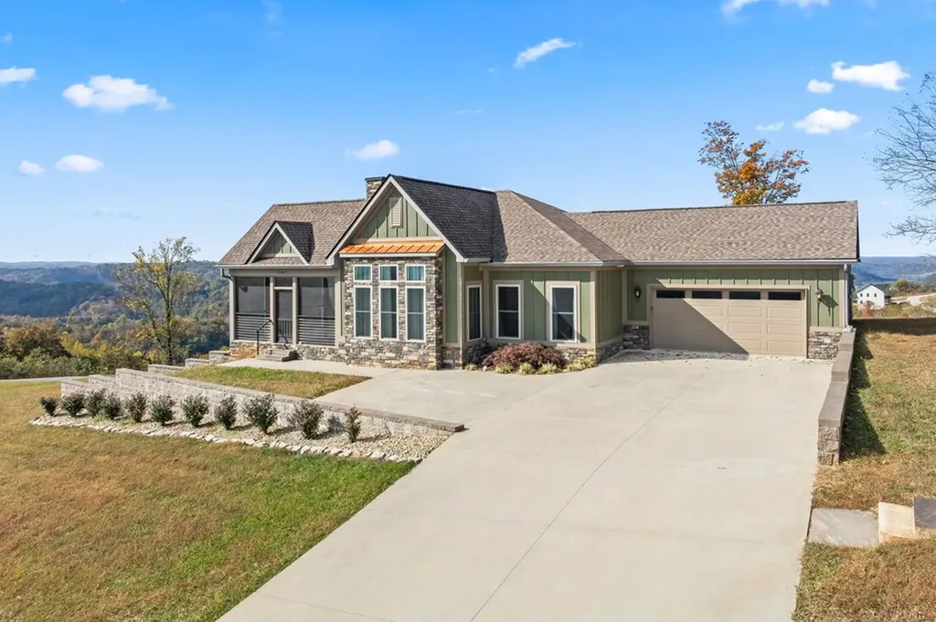 3261 Swann Ridge Road Hilham TN 38568