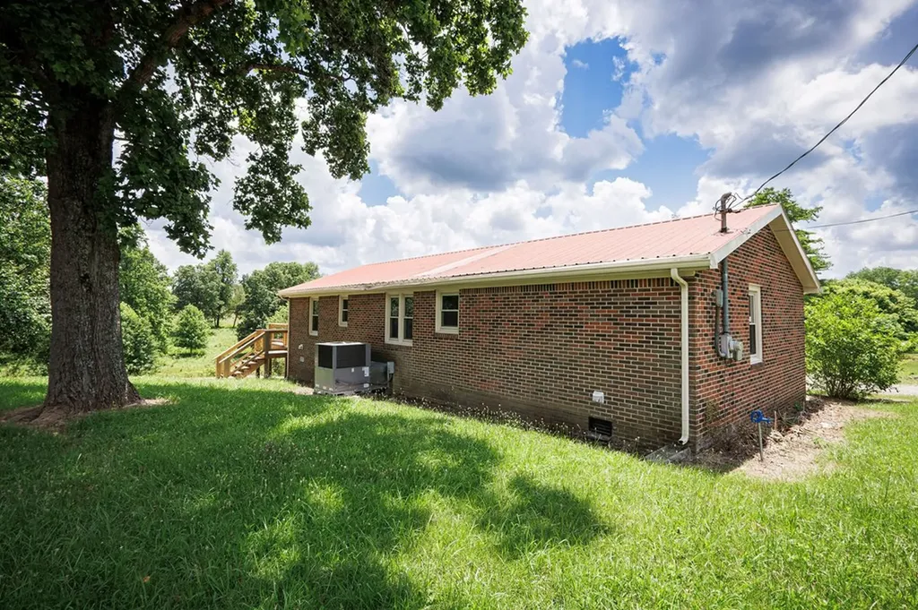 2596 Pine Grove Road Spencer TN 38585