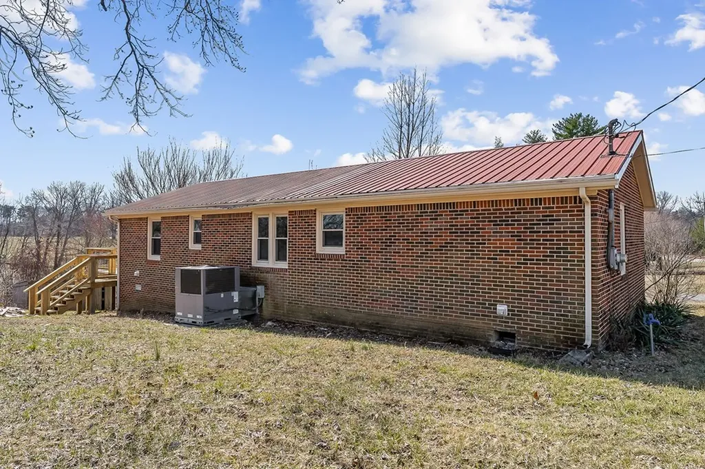 2596 Pine Grove Road Spencer TN 38585