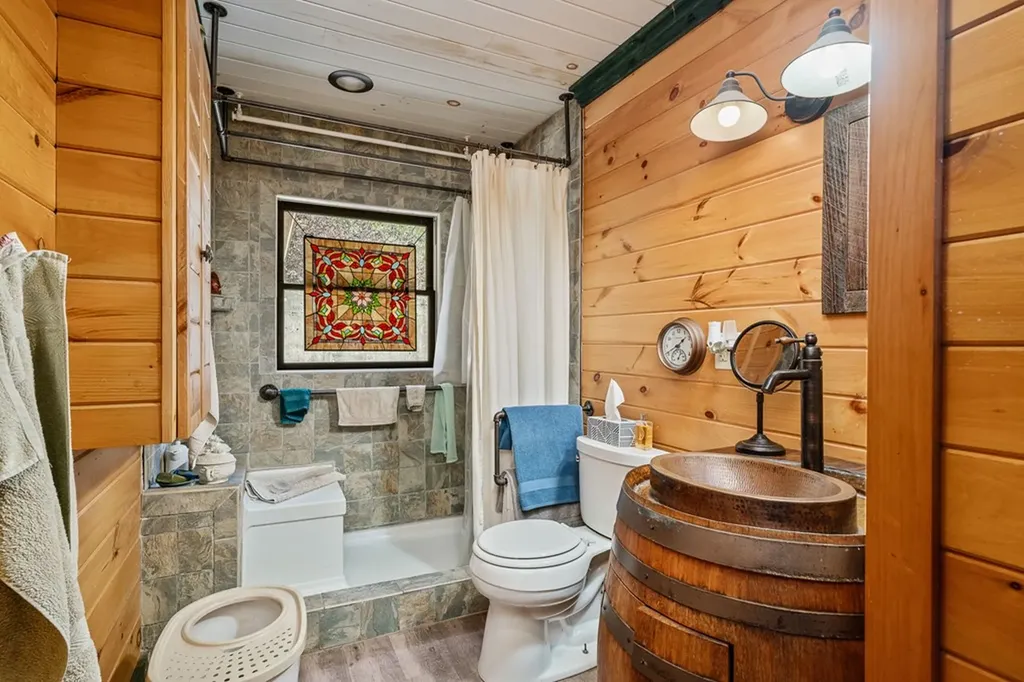 2087 Add Stafford Road Hilham TN 38568