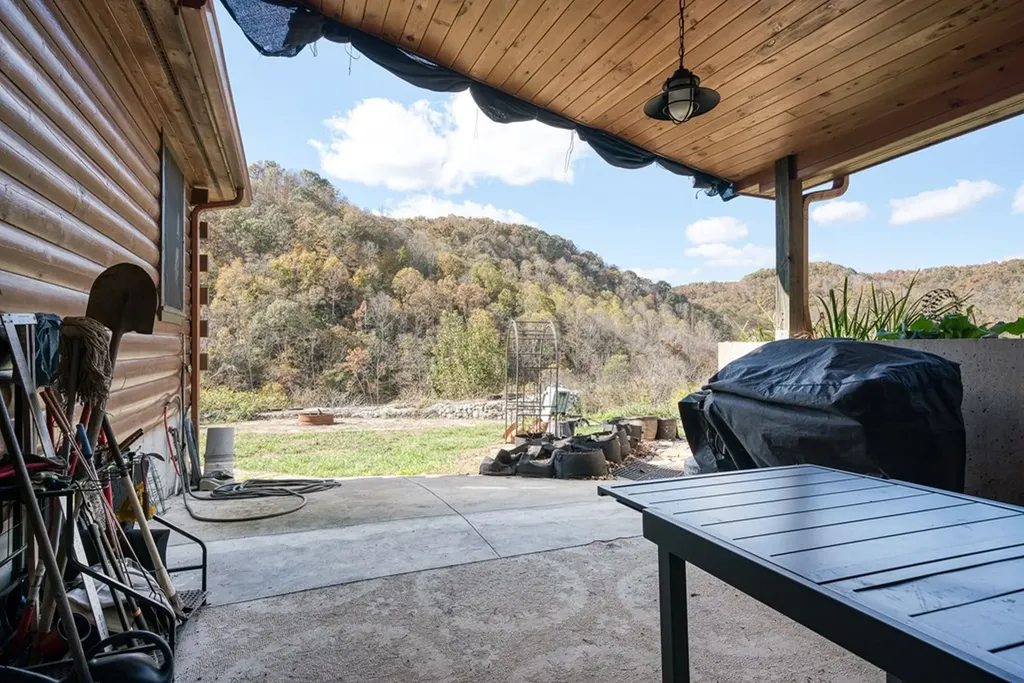 2087 Add Stafford Road Hilham TN 38568