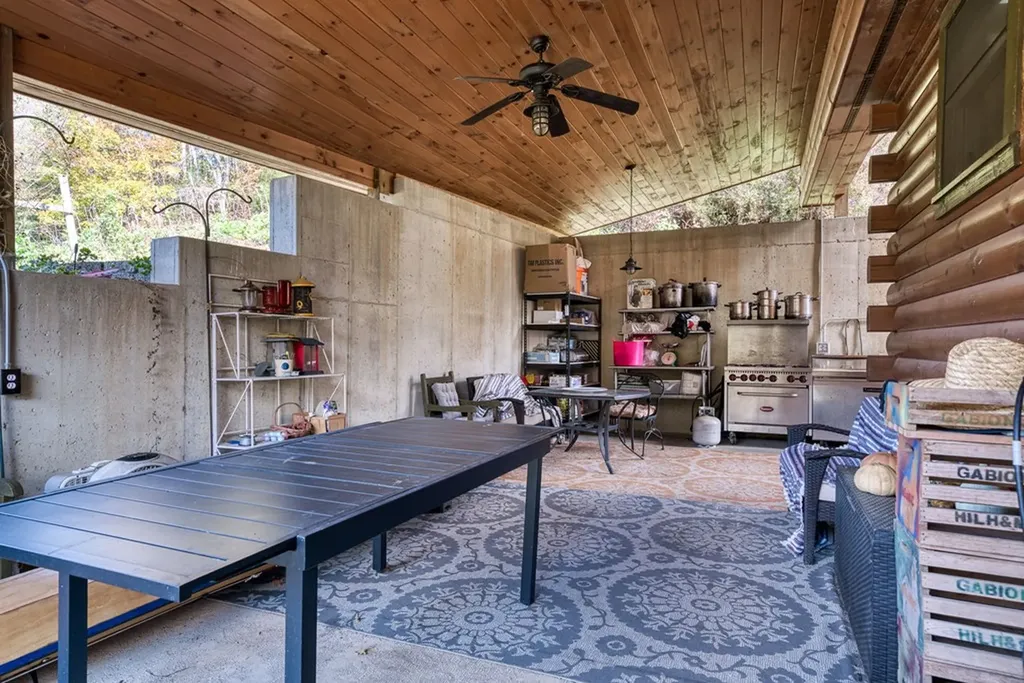 2087 Add Stafford Road Hilham TN 38568