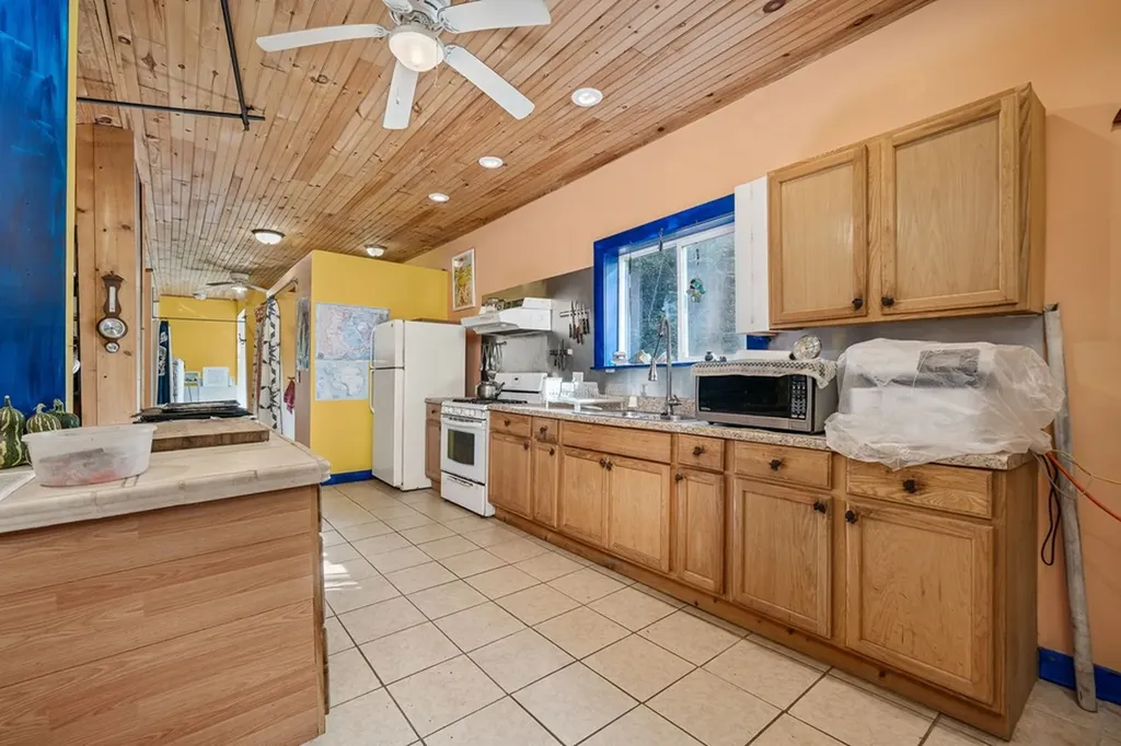 2087 Add Stafford Road Hilham TN 38568