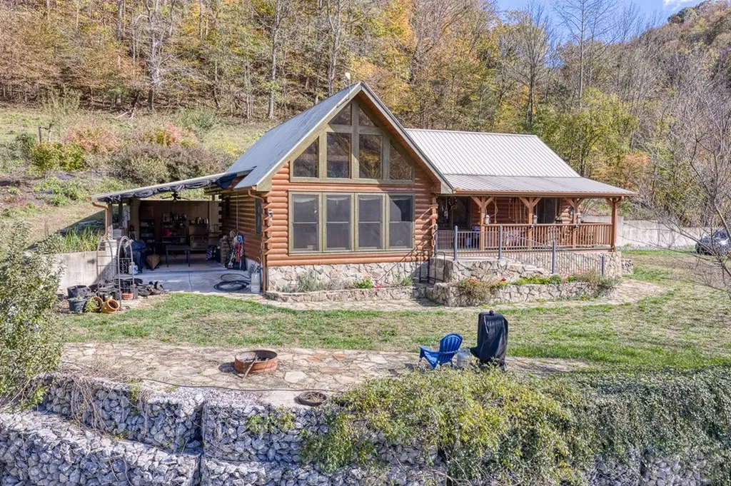 2087 Add Stafford Road Hilham TN 38568