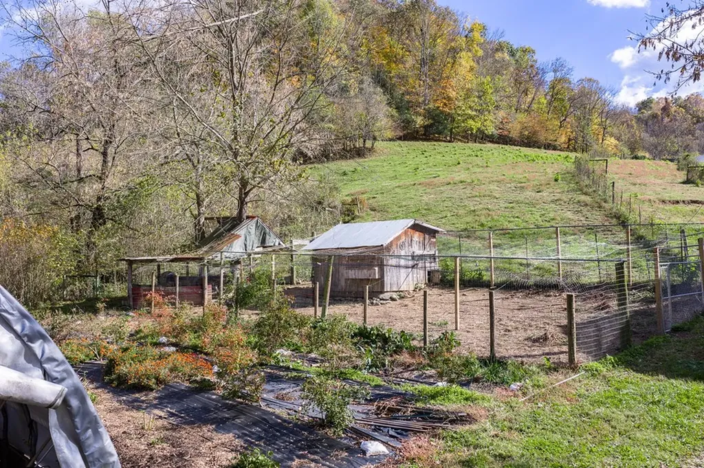 2087 Add Stafford Road Hilham TN 38568