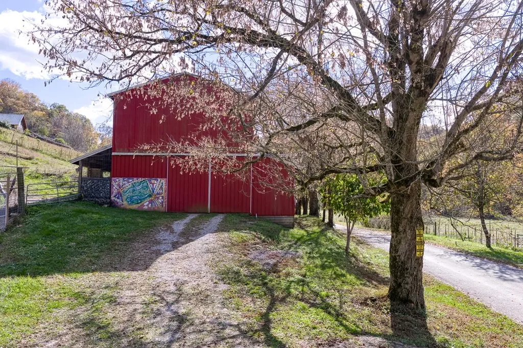 2087 Add Stafford Road Hilham TN 38568