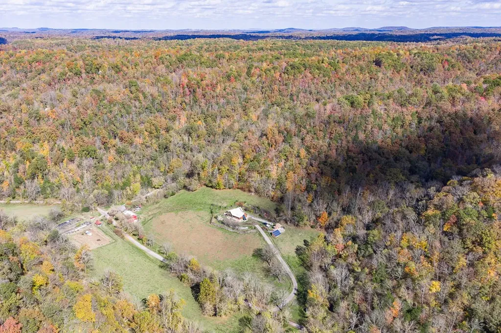 2087 Add Stafford Road Hilham TN 38568