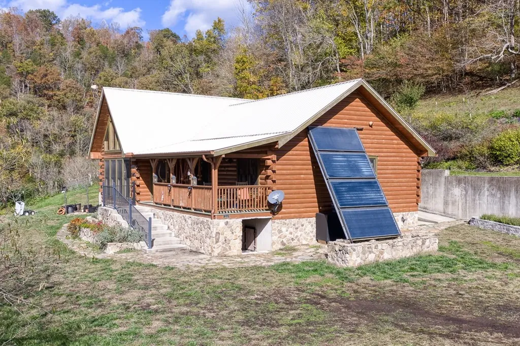 2087 Add Stafford Road Hilham TN 38568