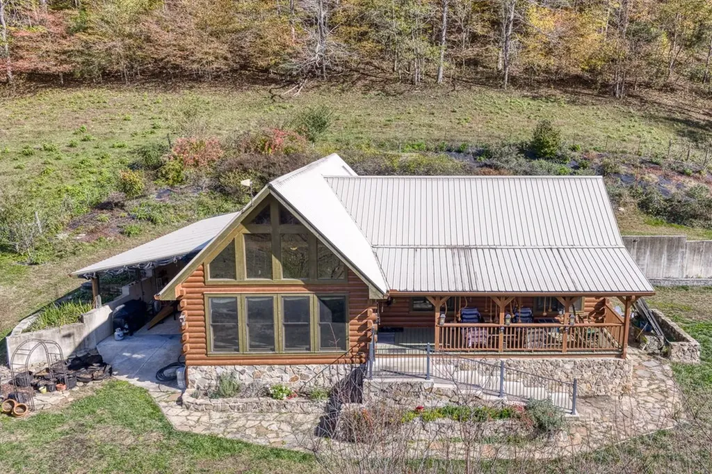 2087 Add Stafford Road Hilham TN 38568