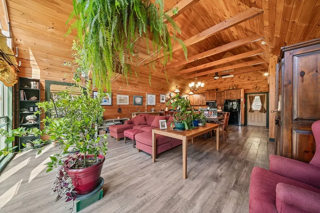 2087 Add Stafford Road Hilham TN 38568