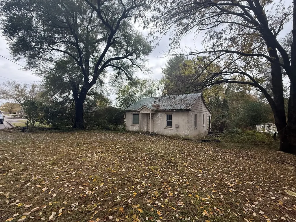 408 3rd Avenue N Baxter TN 38544