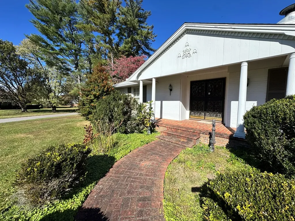 1460 Barnes Drive Cookeville TN 38501