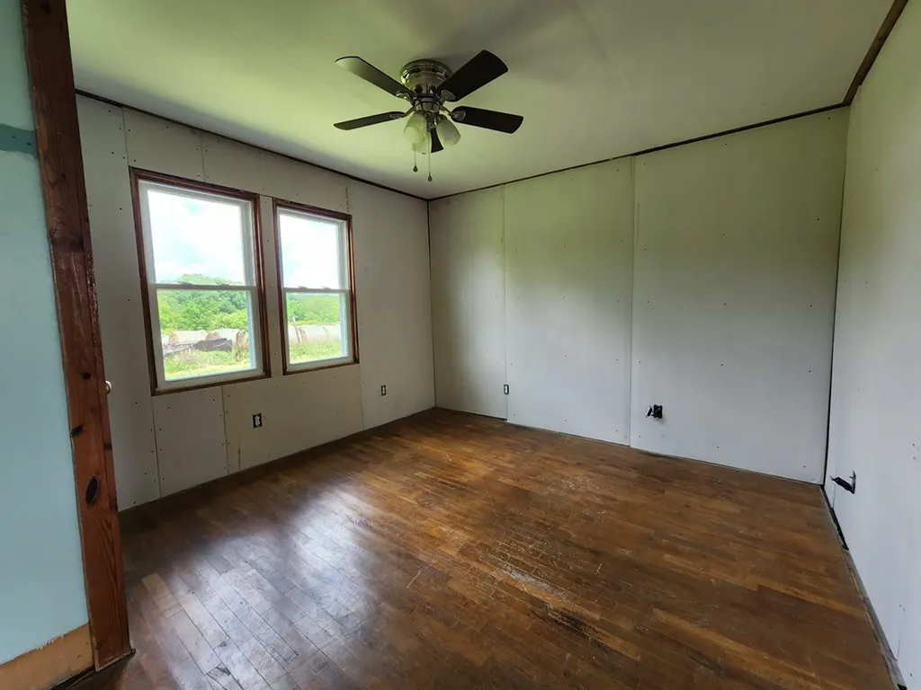 581 Tabor Loop Road Crossville TN 38571