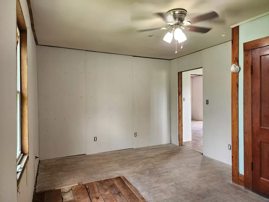 581 Tabor Loop Road Crossville TN 38571