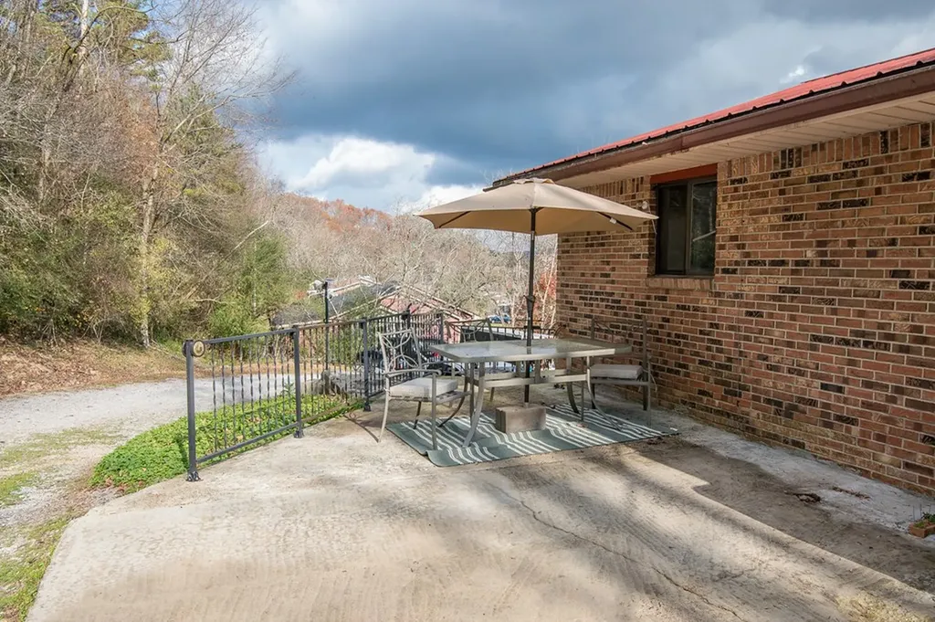 867 Oldfield Drive Gainesboro TN 38562