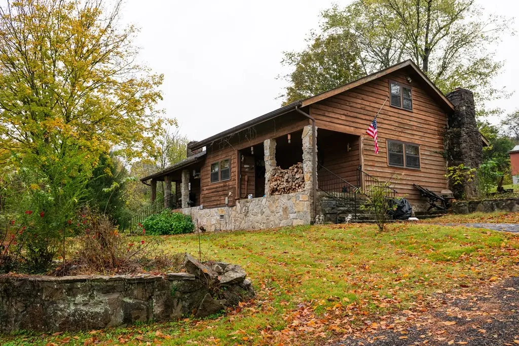 3045 Gladdice Highway Gainesboro TN 38562