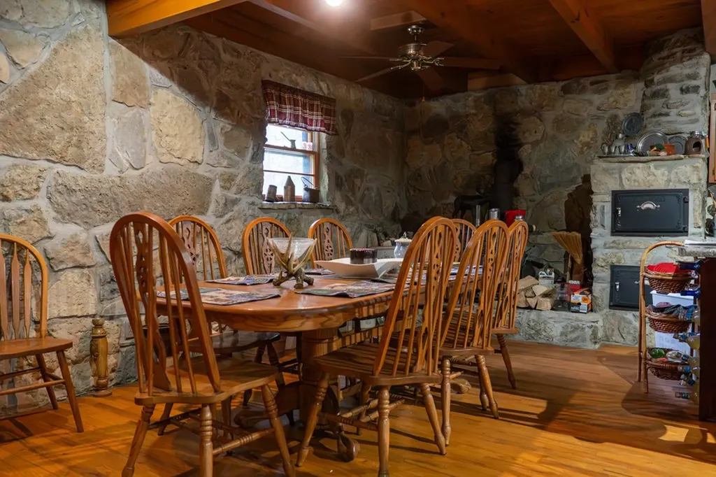 3045 Gladdice Highway Gainesboro TN 38562