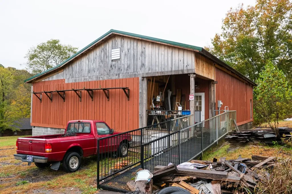 3045 Gladdice Highway Gainesboro TN 38562