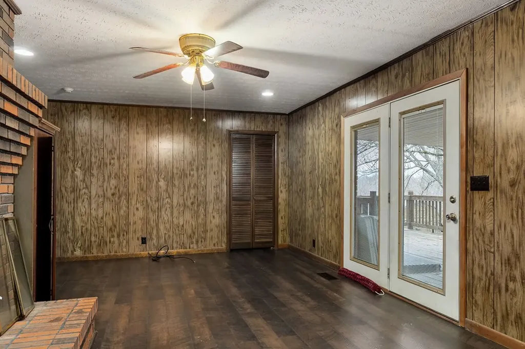 1385 York Highway Gainesboro TN 38562