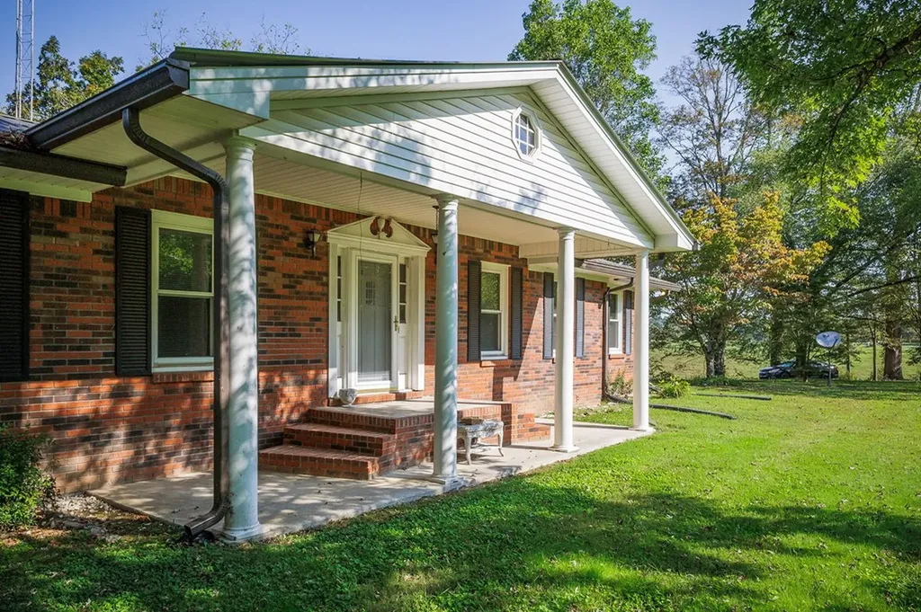 1385 York Highway Gainesboro TN 38562