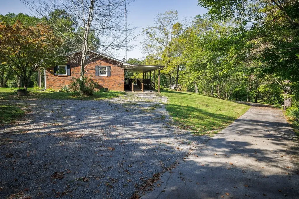 1385 York Highway Gainesboro TN 38562