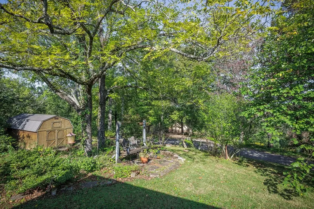 1385 York Highway Gainesboro TN 38562