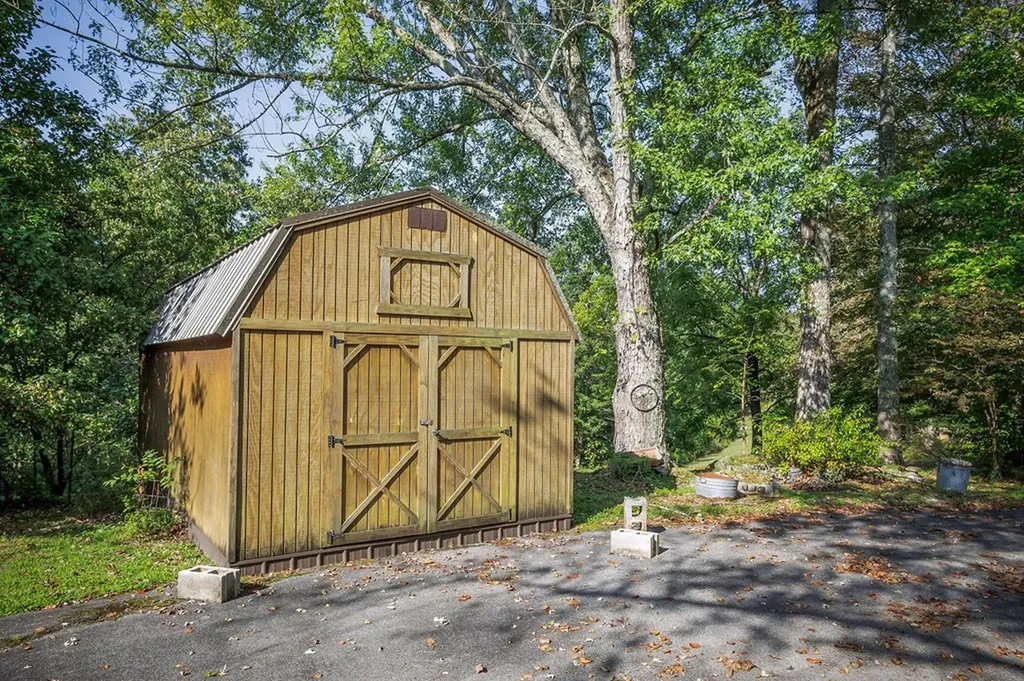 1385 York Highway Gainesboro TN 38562