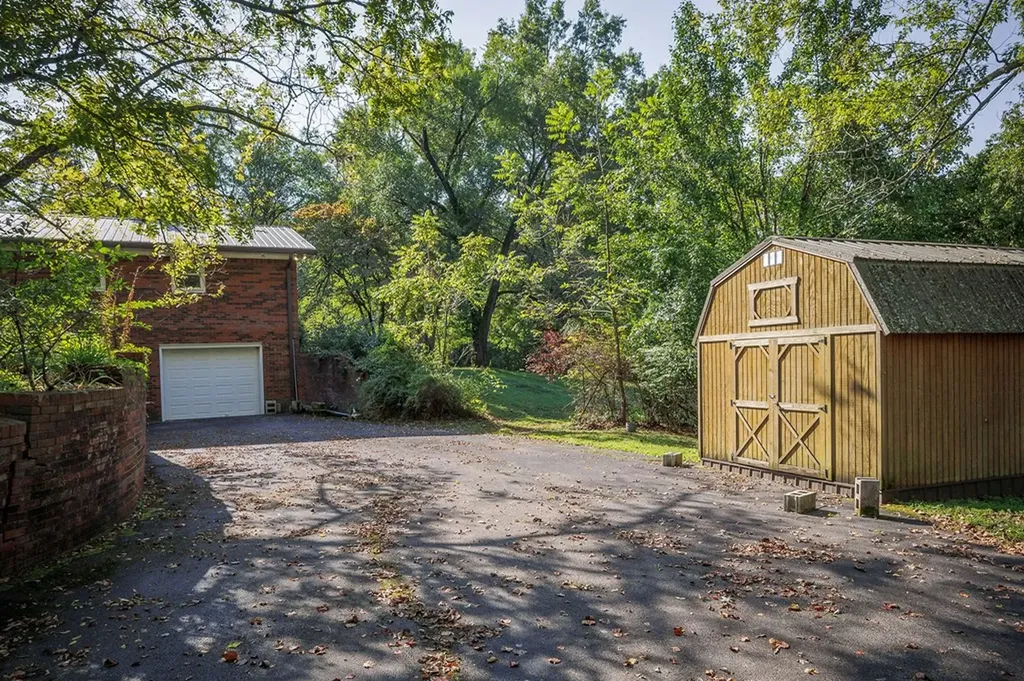 1385 York Highway Gainesboro TN 38562