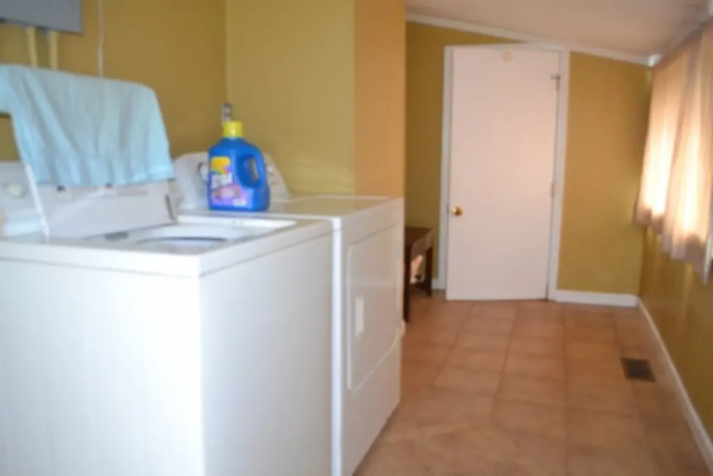 218 E Lake Avenue Celina TN 38551