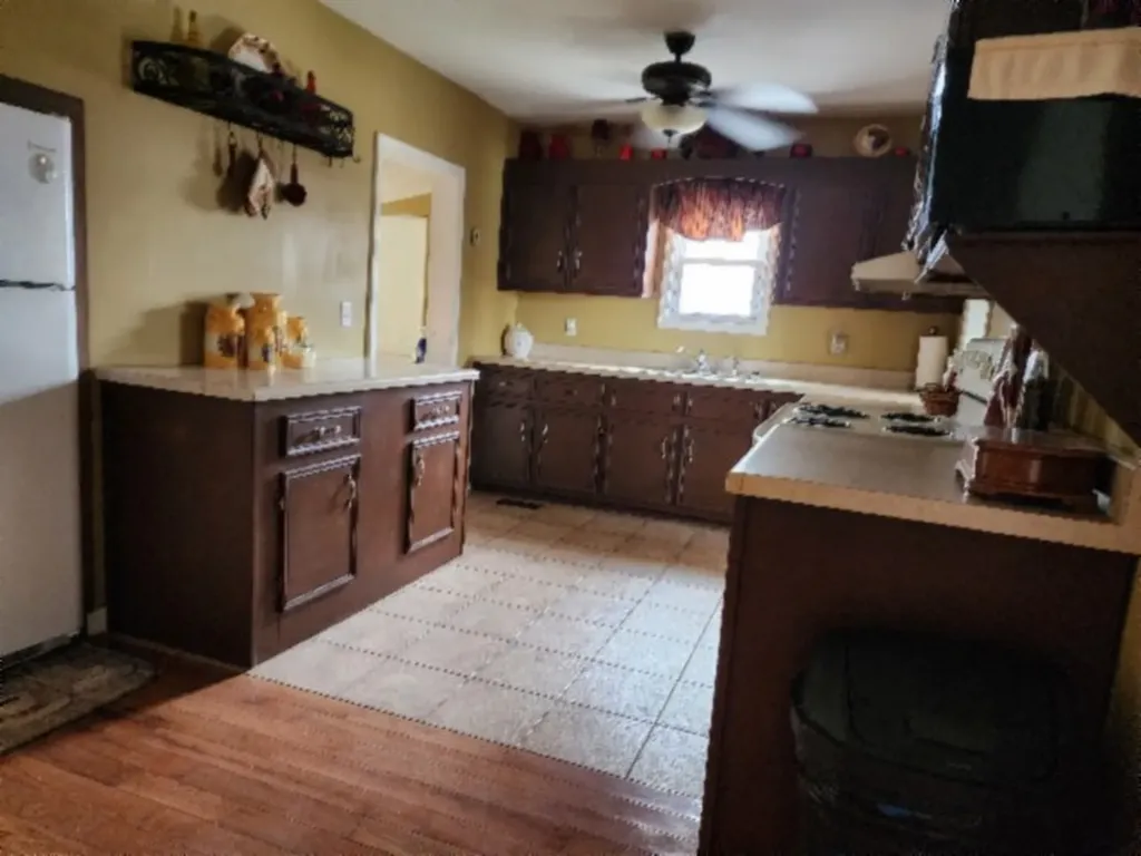 218 East Lake Avenue Celina TN 38551