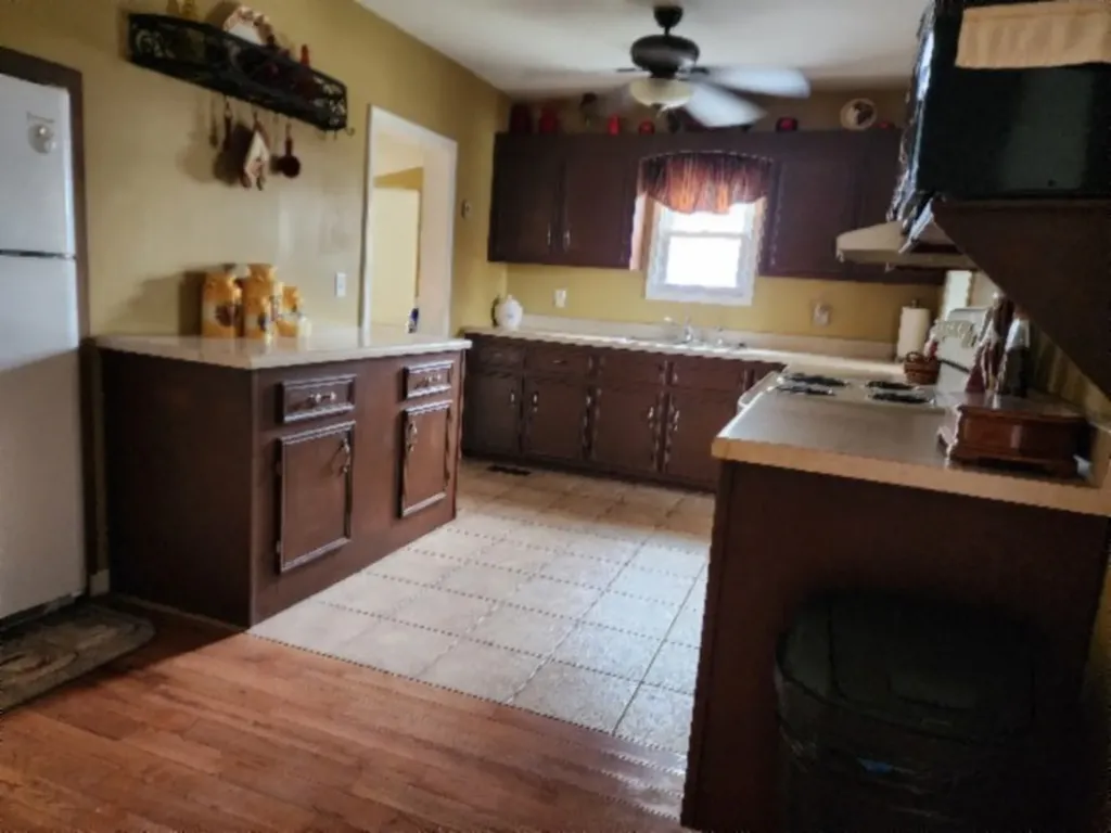 218 East Lake Avenue Celina TN 38551