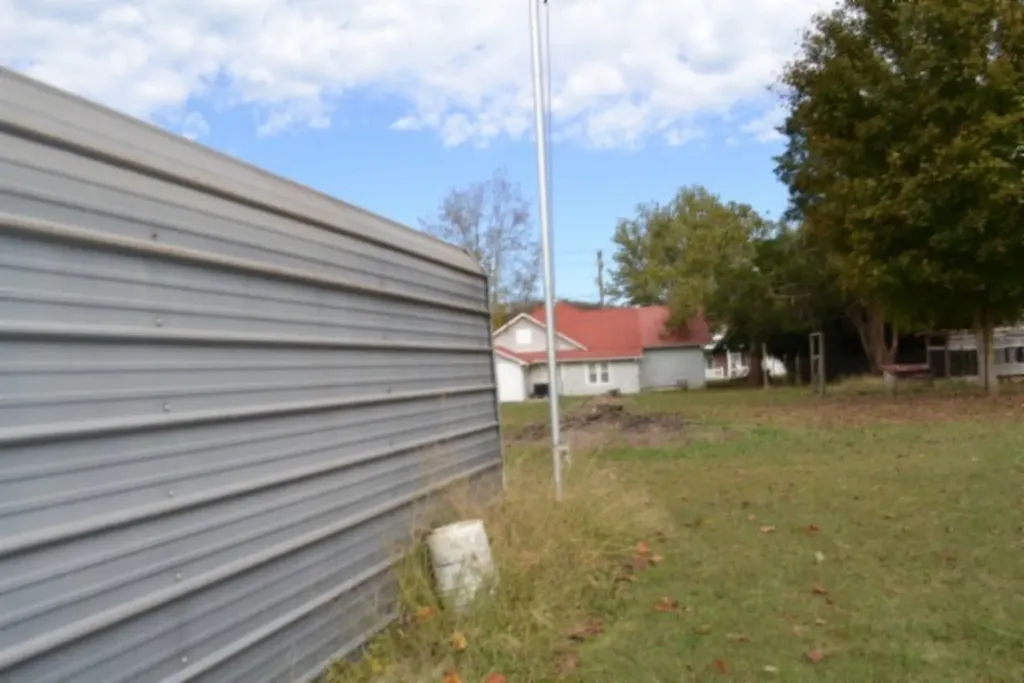 218 E Lake Avenue Celina TN 38551