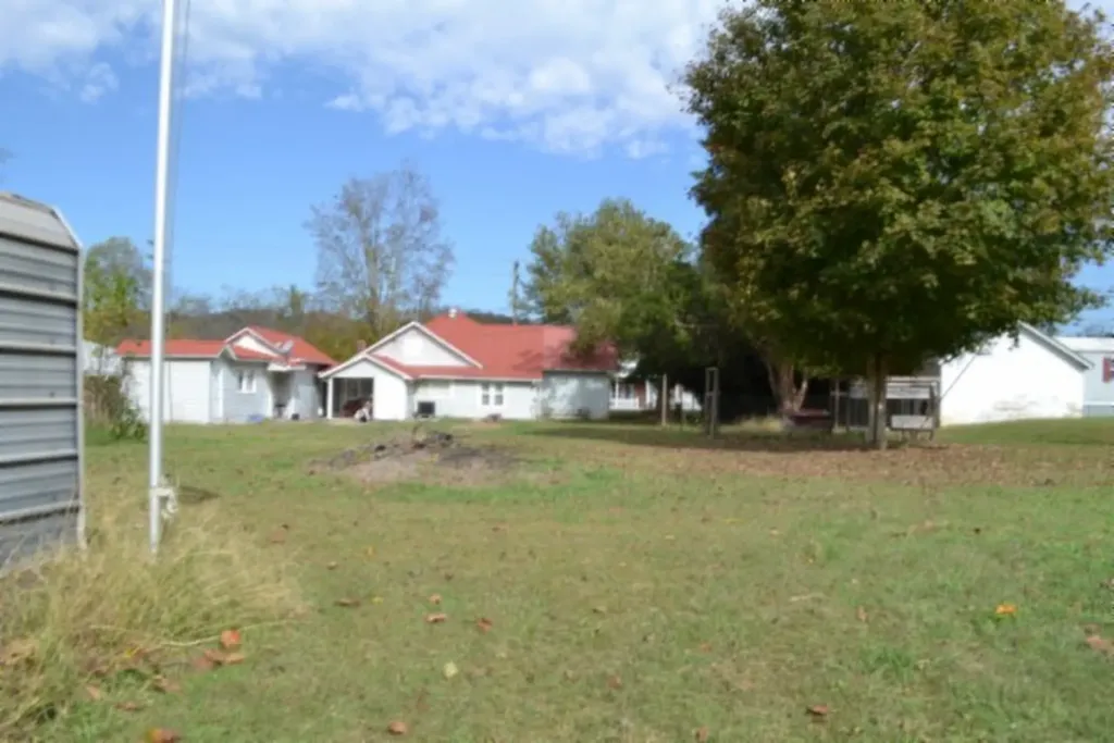 218 East Lake Avenue Celina TN 38551