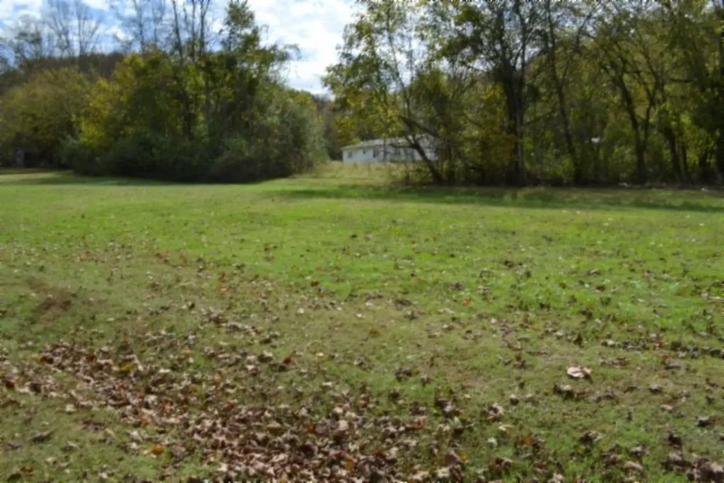 218 E Lake Avenue Celina TN 38551