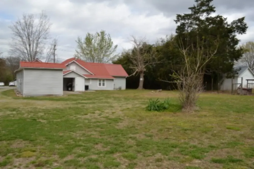 218 East Lake Avenue Celina TN 38551