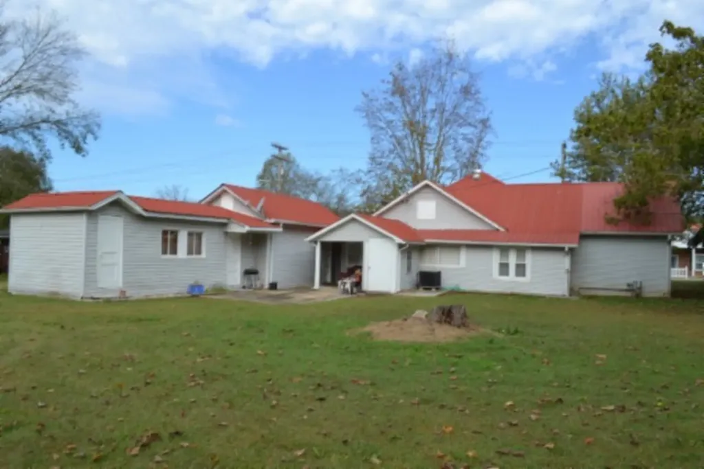 218 East Lake Avenue Celina TN 38551