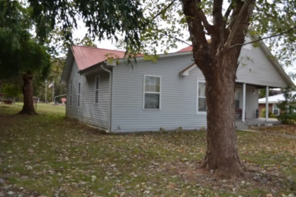 218 E Lake Avenue Celina TN 38551