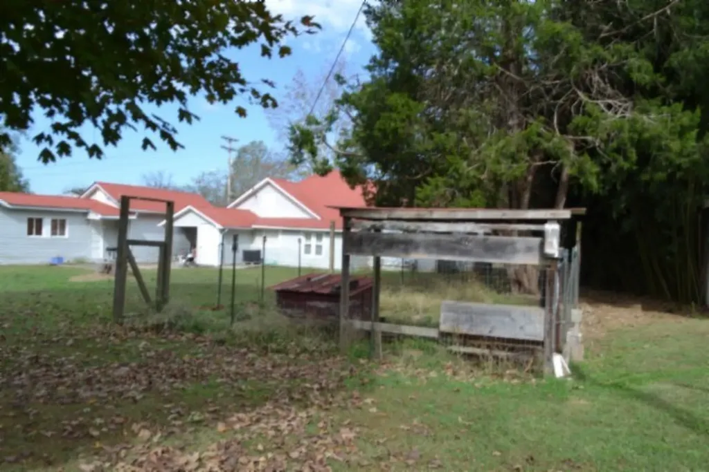 218 East Lake Avenue Celina TN 38551
