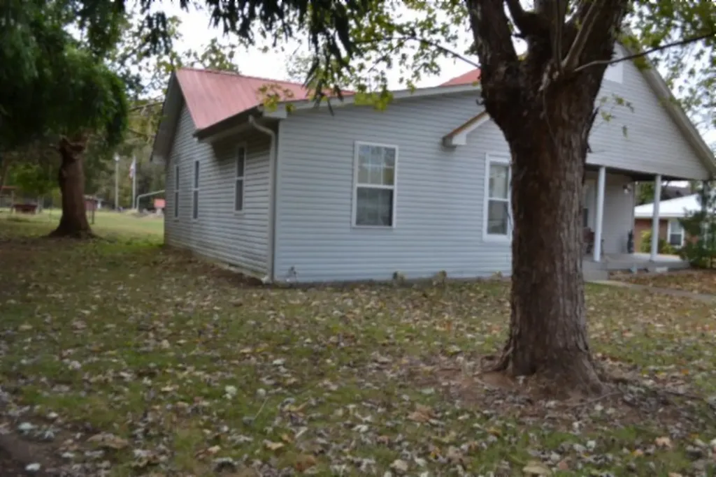 218 E Lake Avenue Celina TN 38551