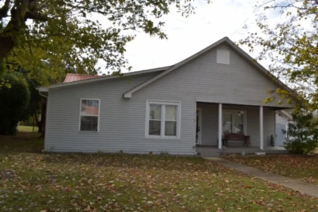 218 E Lake Avenue Celina TN 38551