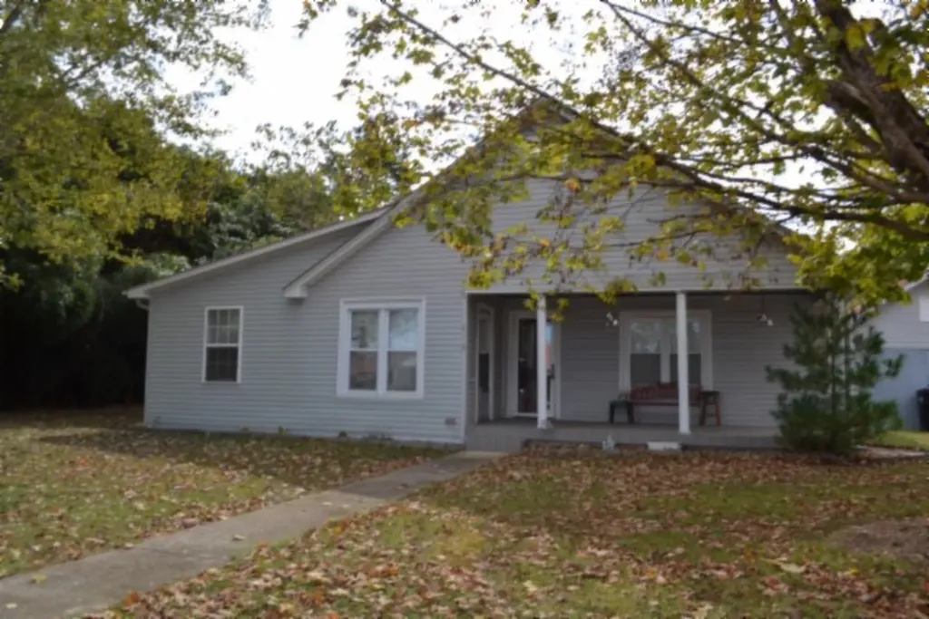 218 E Lake Avenue Celina TN 38551