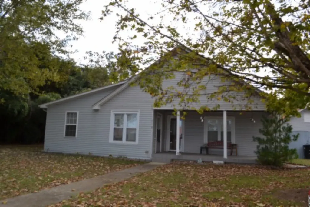 218 E Lake Avenue Celina TN 38551