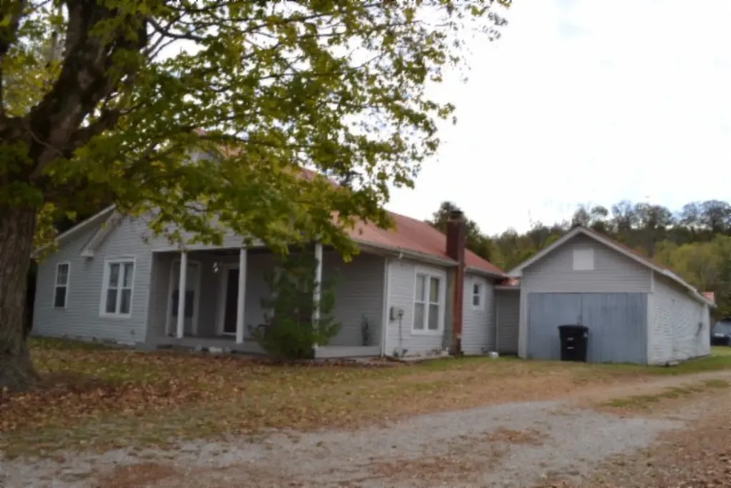 218 E Lake Avenue Celina TN 38551