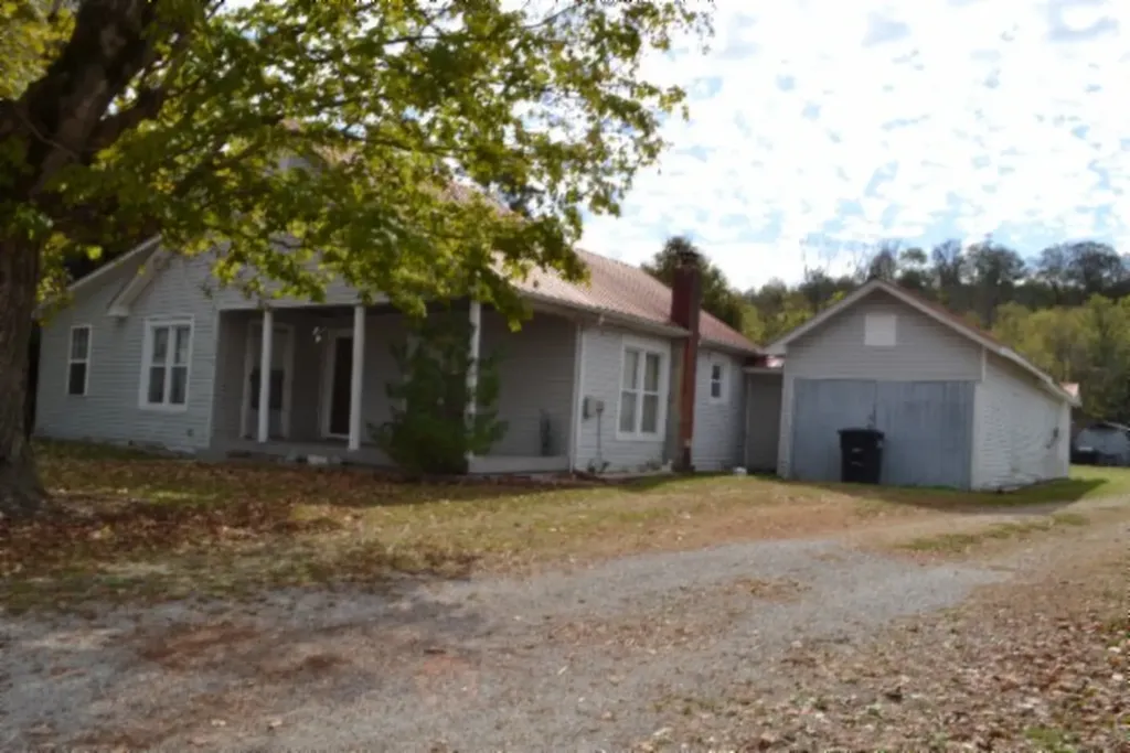 218 E Lake Avenue Celina TN 38551