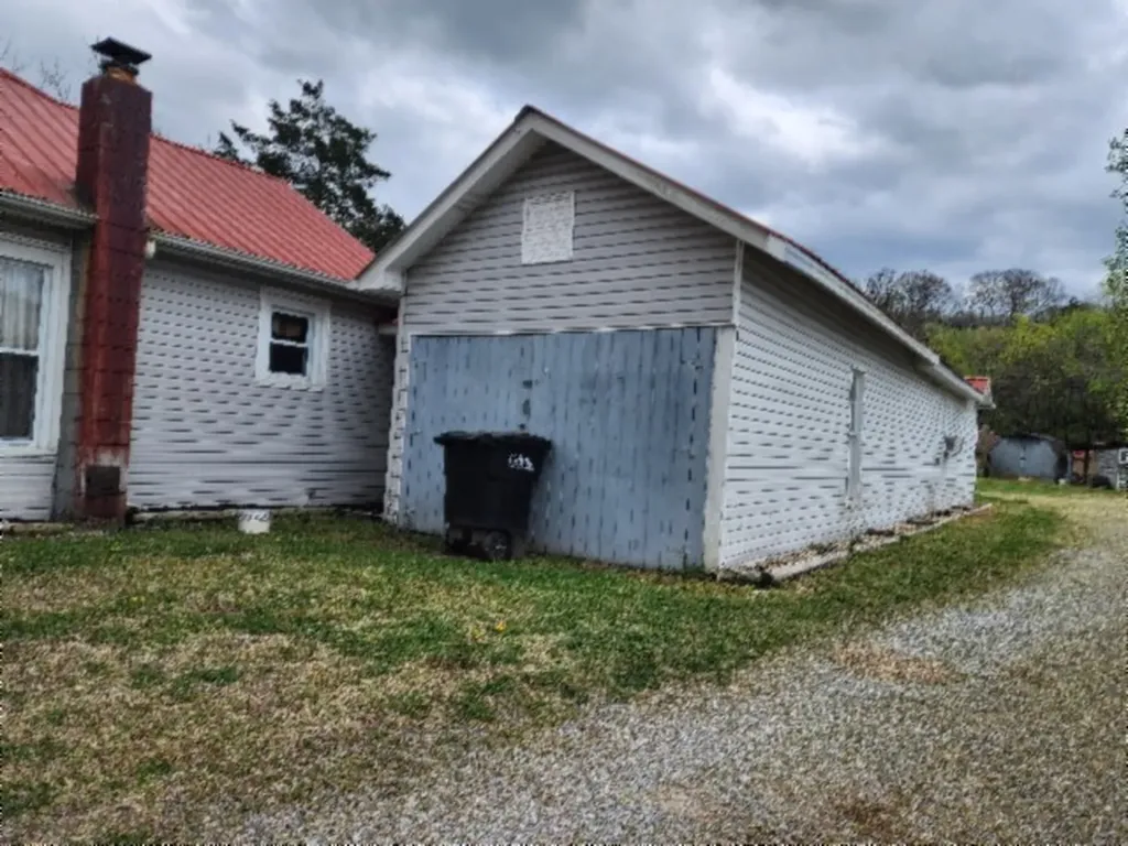 218 East Lake Avenue Celina TN 38551