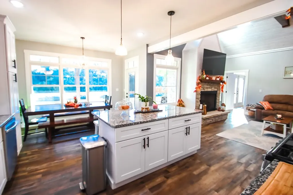 608 Lakeview Road Walling TN 38587