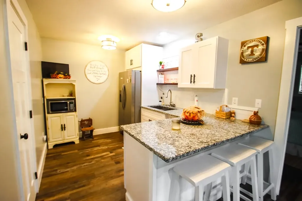 608 Lakeview Road Walling TN 38587