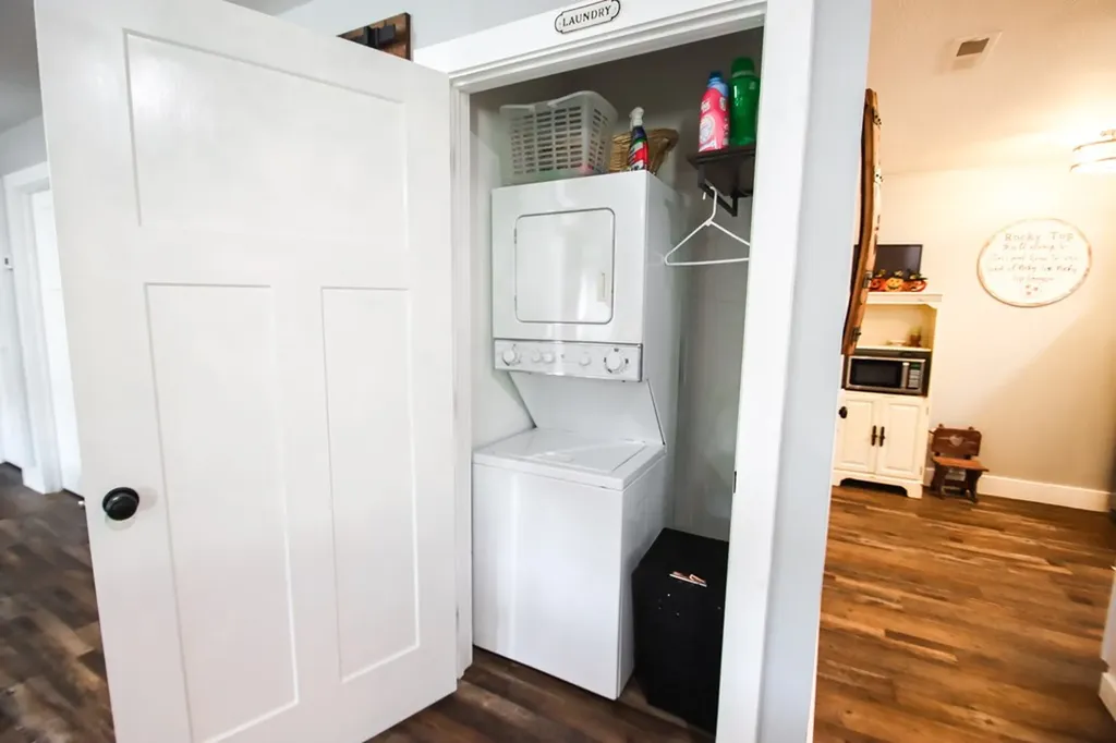 608 Lakeview Road Walling TN 38587